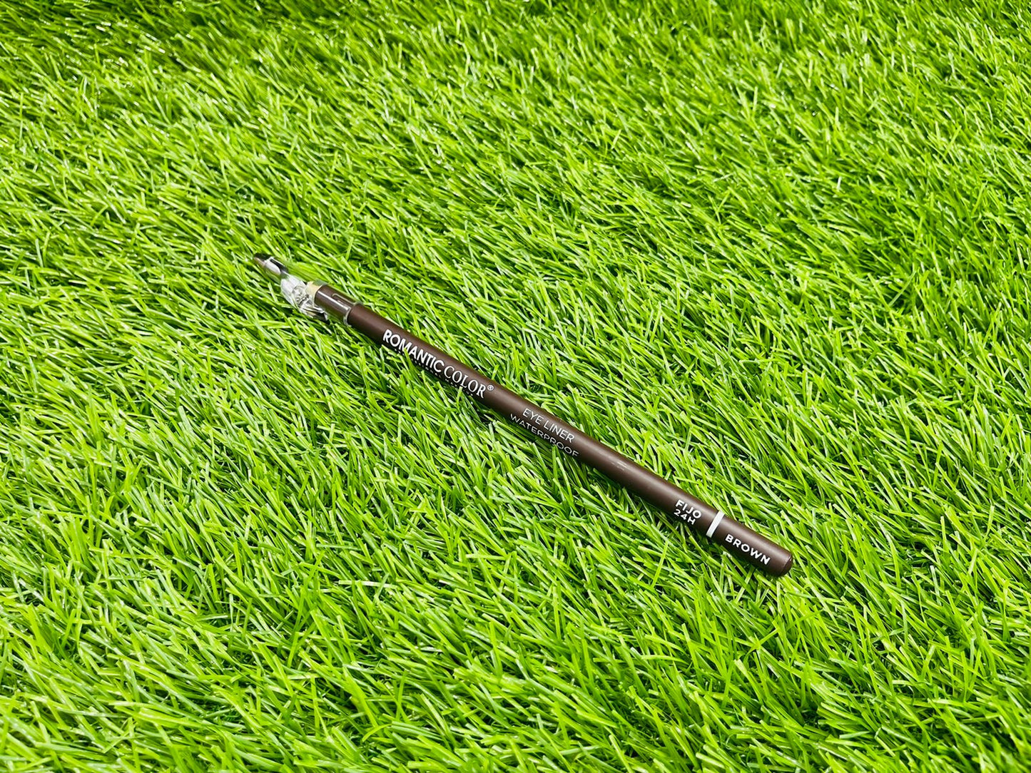 ROMANTIC COLOUR BROWN EYEBROW PENCIL.