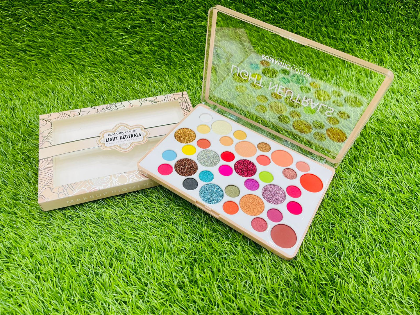 ROMANTIC COLOUR LIGHT NEUTRALS RC6644 SHIMMER+MATT MAKEUP PALETTE