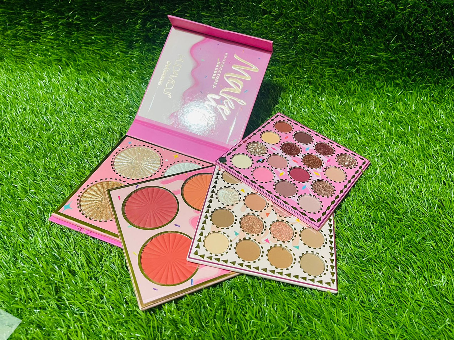 Hudamoji 4 flip standard size full makeup kit