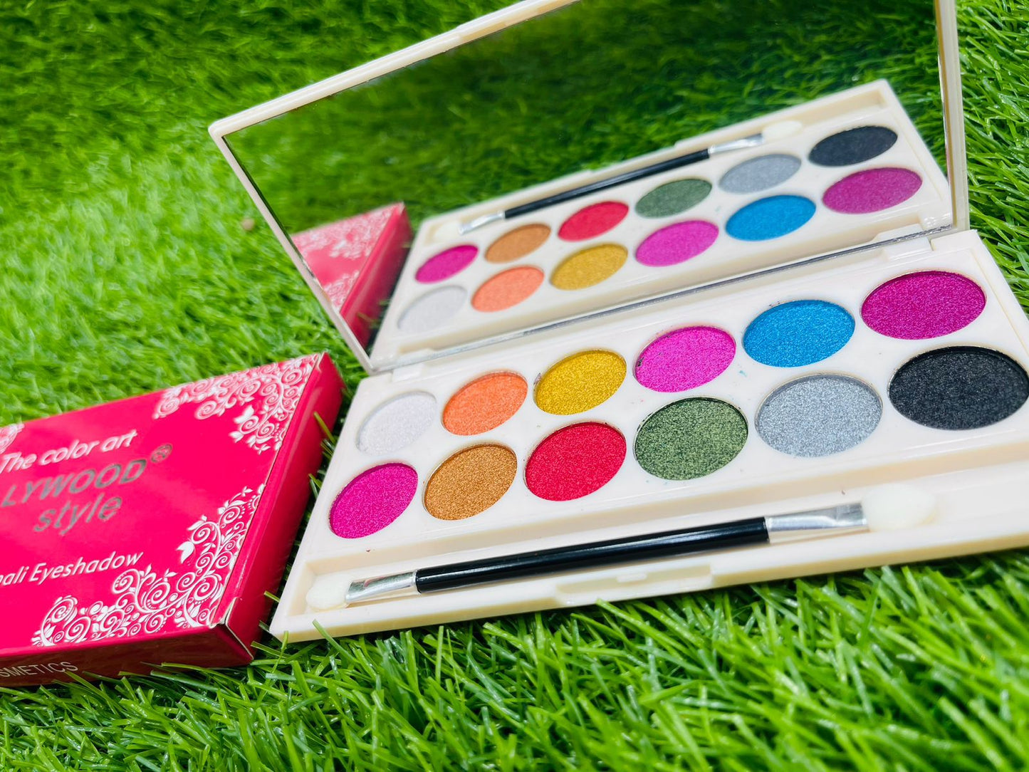 BOLLYWOOD 12 COLOUR MINI EYESHADOW PALLETE