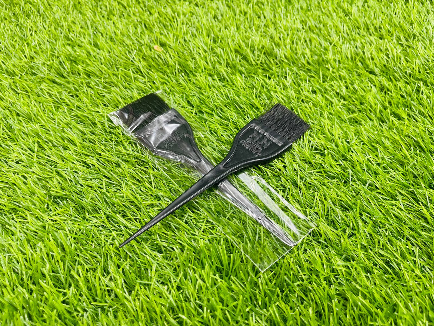 HH FACTORY BLACK COMMON HAIR COLOUR BRUSH