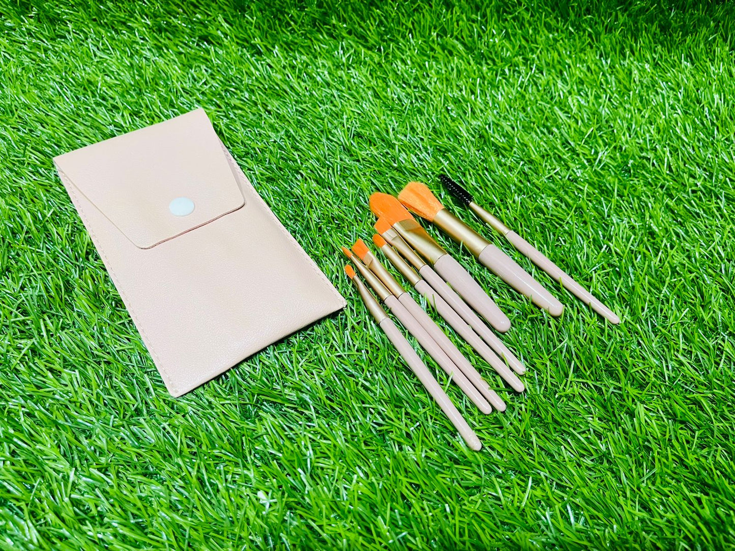 8 PCS CUTE ECO FRIENDLY POUCH STYLE MAKEUP BRUSHES