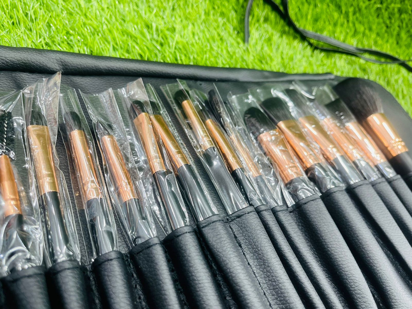 EMELIE 16 PCS MAKEUP BRUSH SET