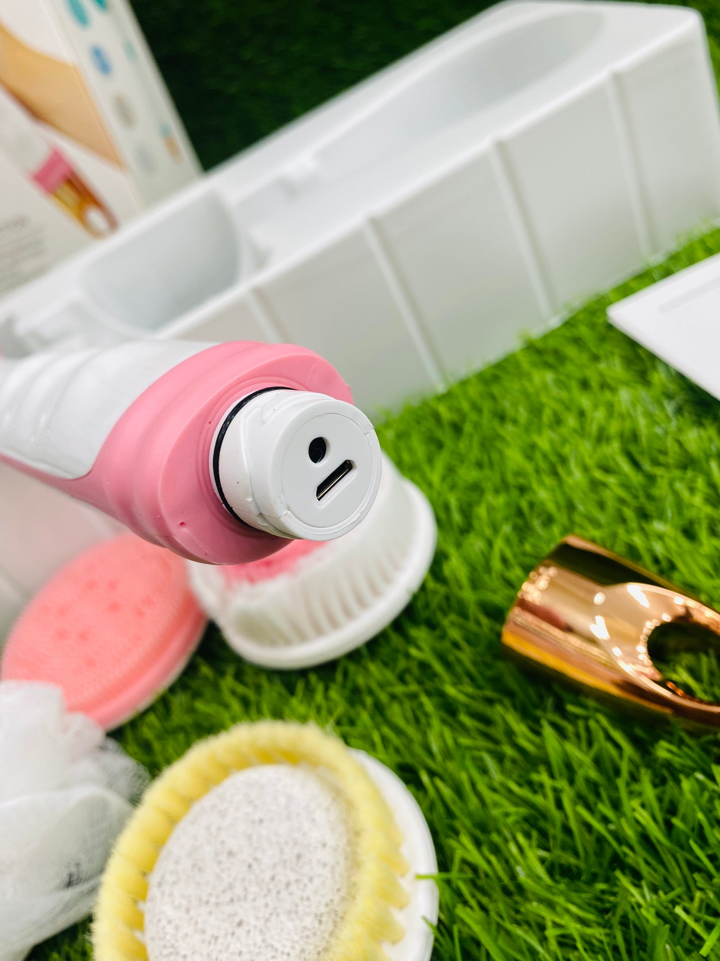 CNAIR 4 PCS BATH AND BODY RECHARGABLE BRUSH SET 8382