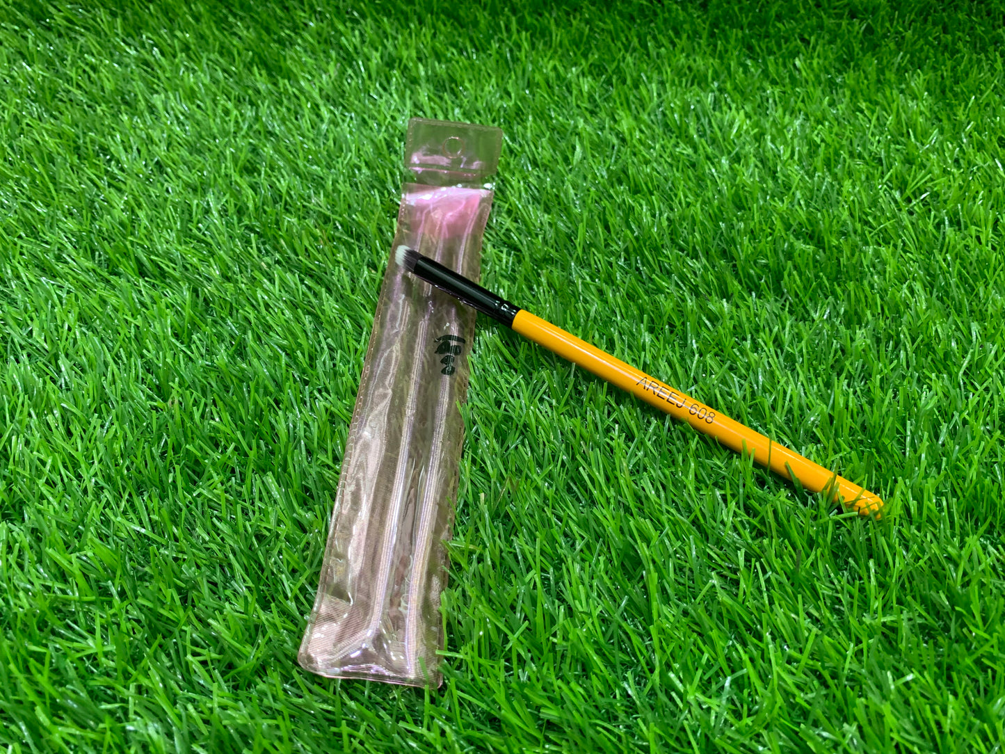 AREEJ EYESHADE BLENDING BRUSH 608