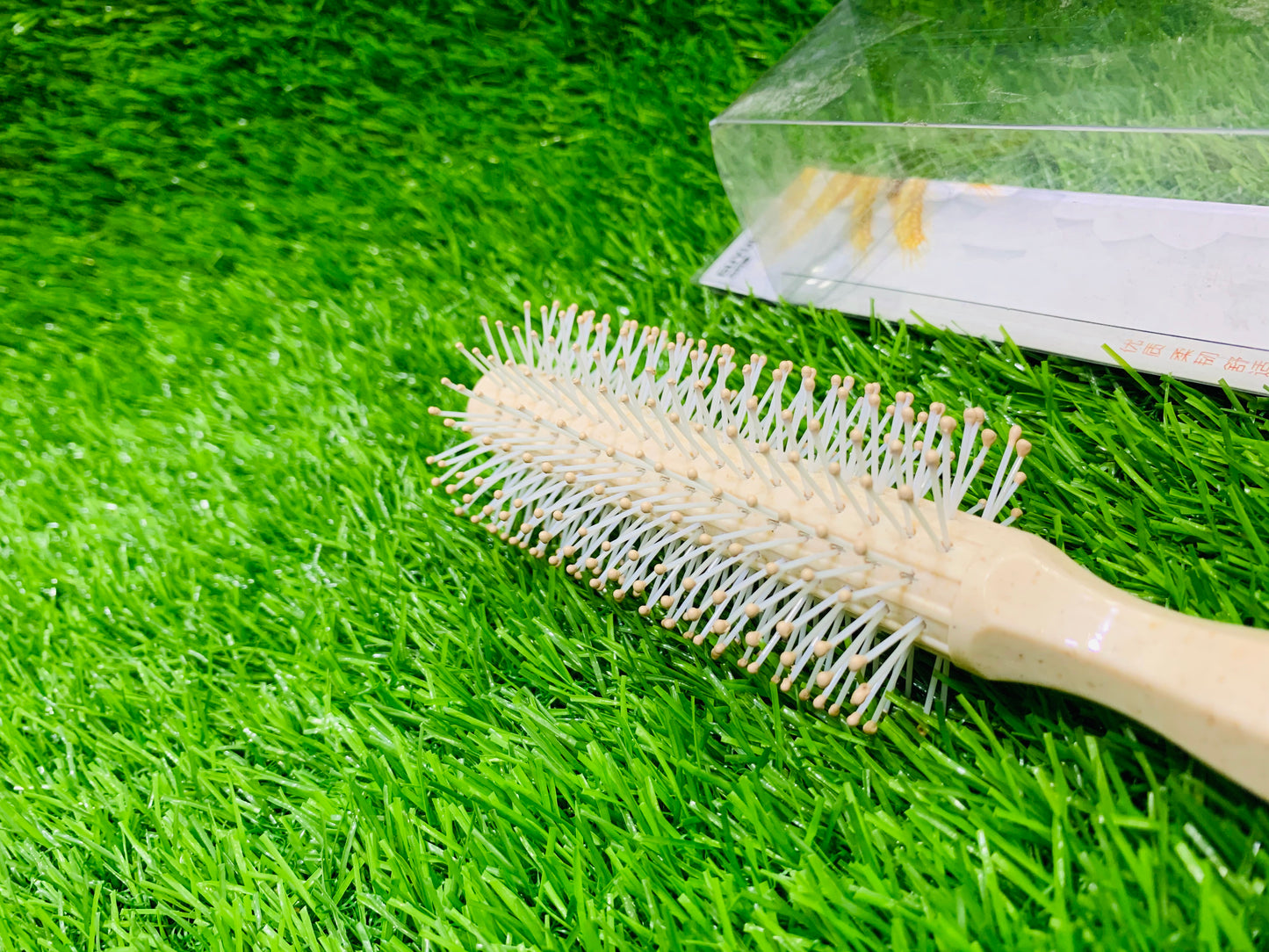 PLASTIC ROUND HAIR BRUSH