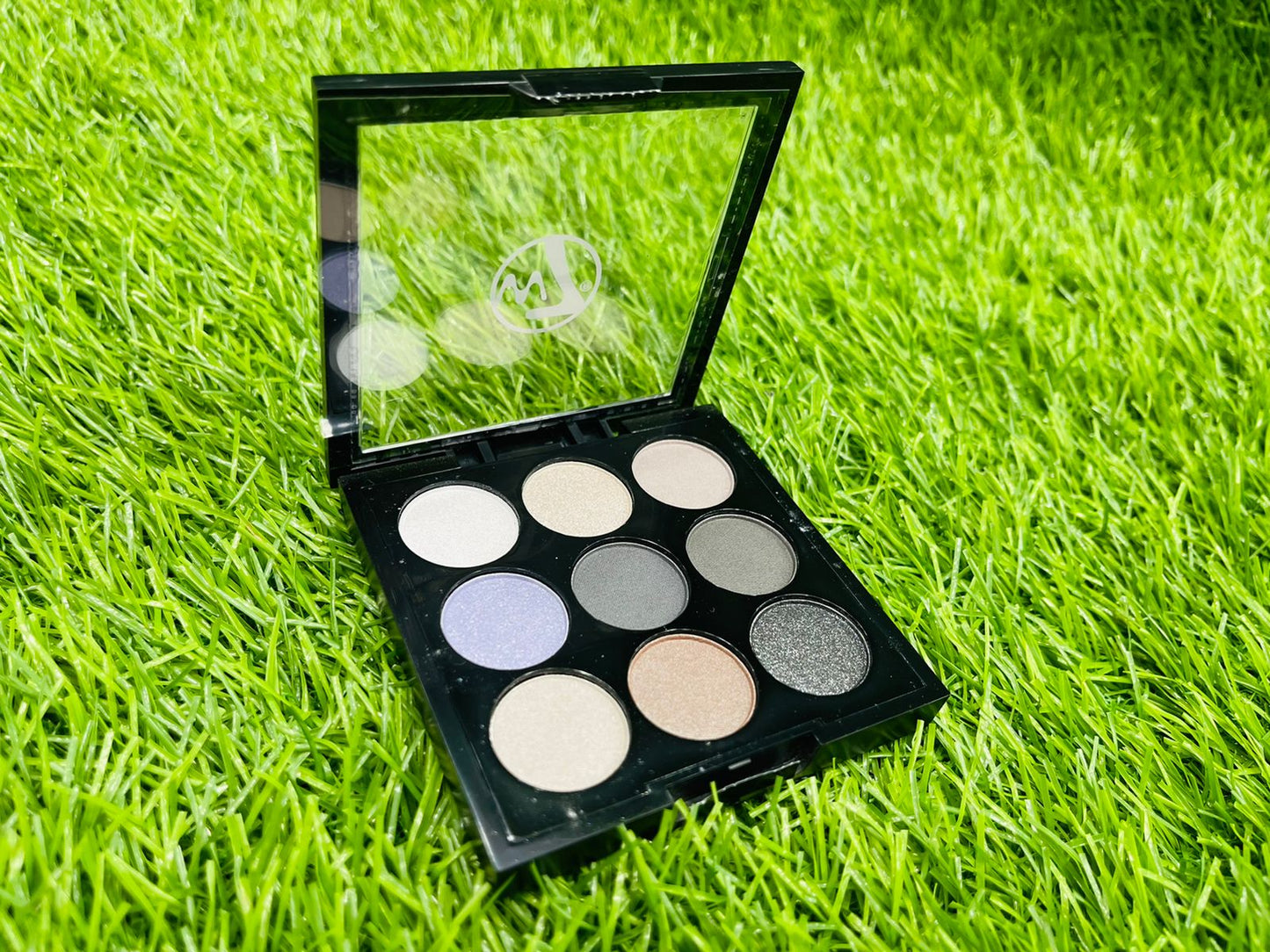 W-7 NAUGHTY -9 MINI PALLETE (SMOKY)