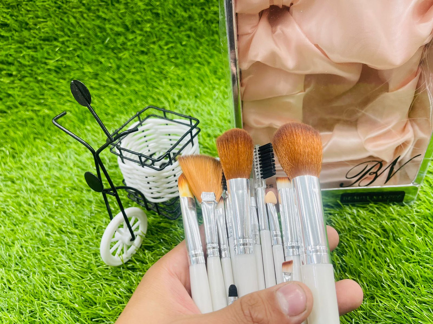 BEAUTY NAKED CYCLE MAKEUP BRUSH SET