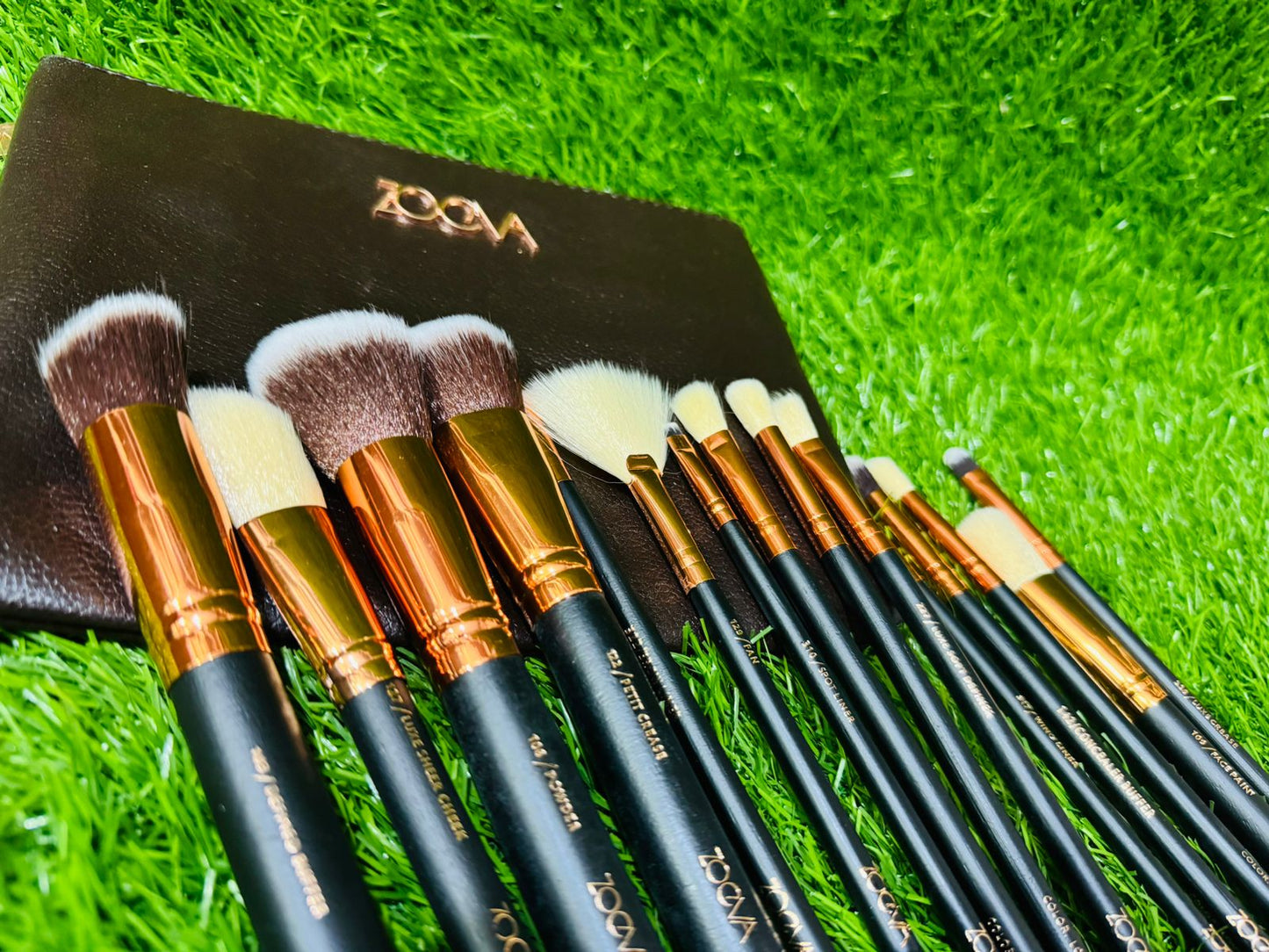 Zoeva 15 Piece Makeup Brushes With Pouch