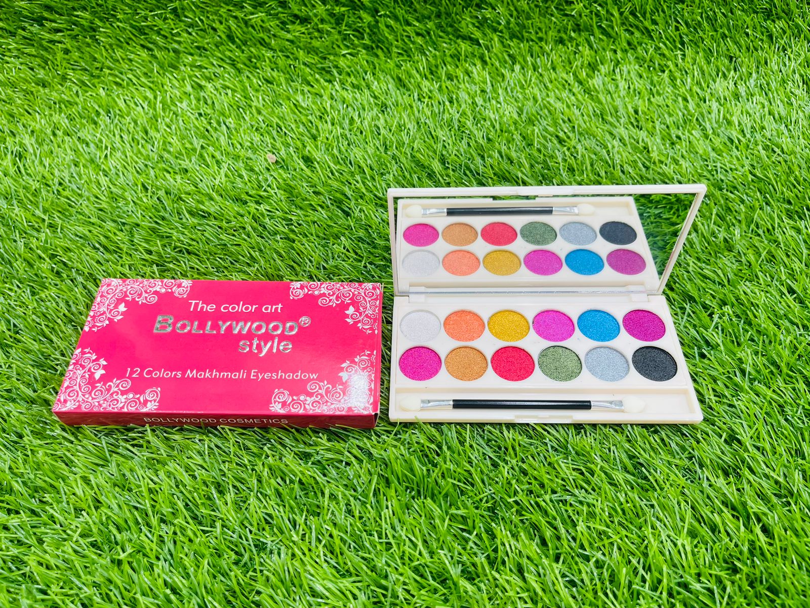 BOLLYWOOD 12 COLOUR MINI EYESHADOW PALLETE – www.onlinemart.com.pk
