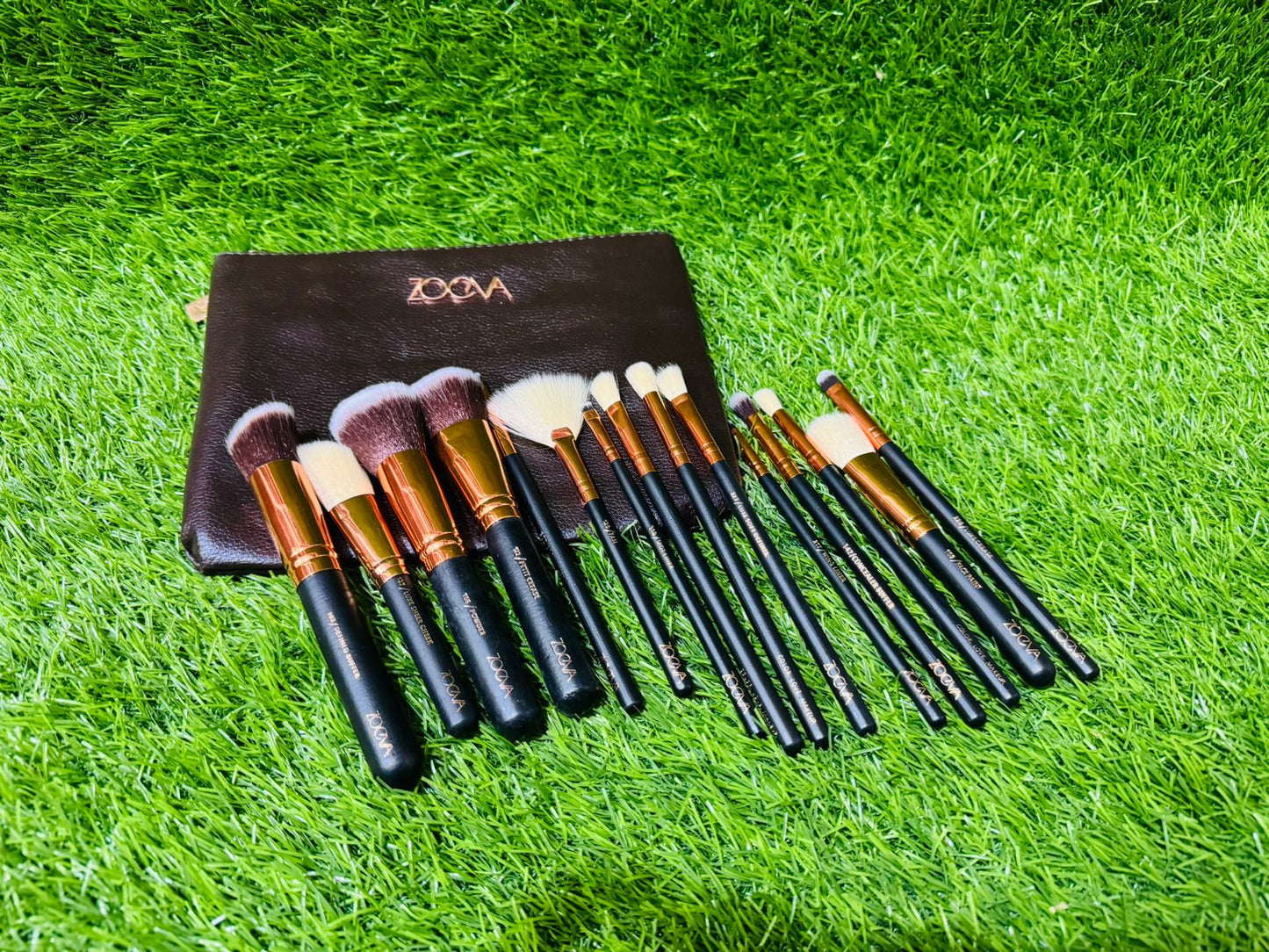 Zoeva 15 Piece Makeup Brushes With Pouch