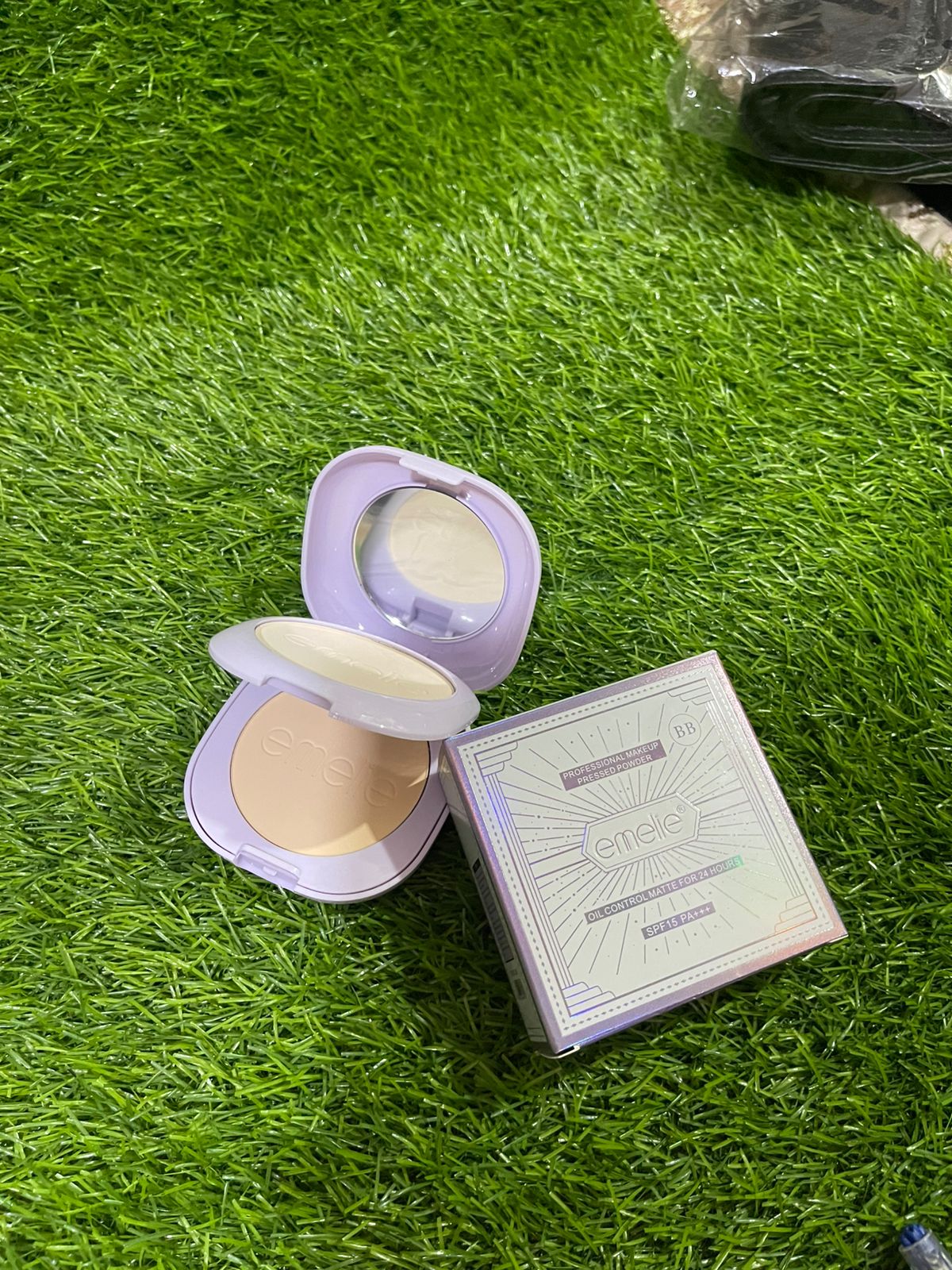 Emelie Oil Control Face Compact