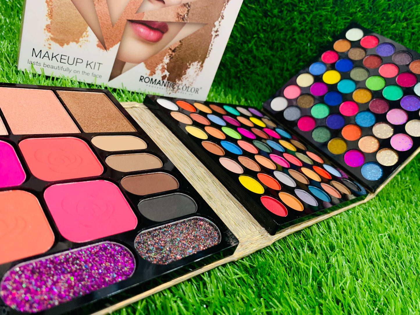 ROMANTIC COLOUR 3STEP MAKEUP PALLETE 3204