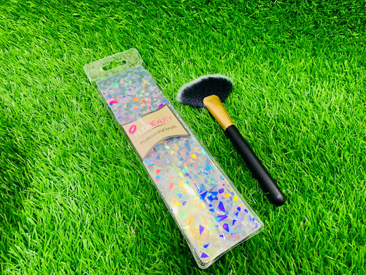 HUDABEAUTY PROFESSIONAL FAN BRUSH (LARGE)